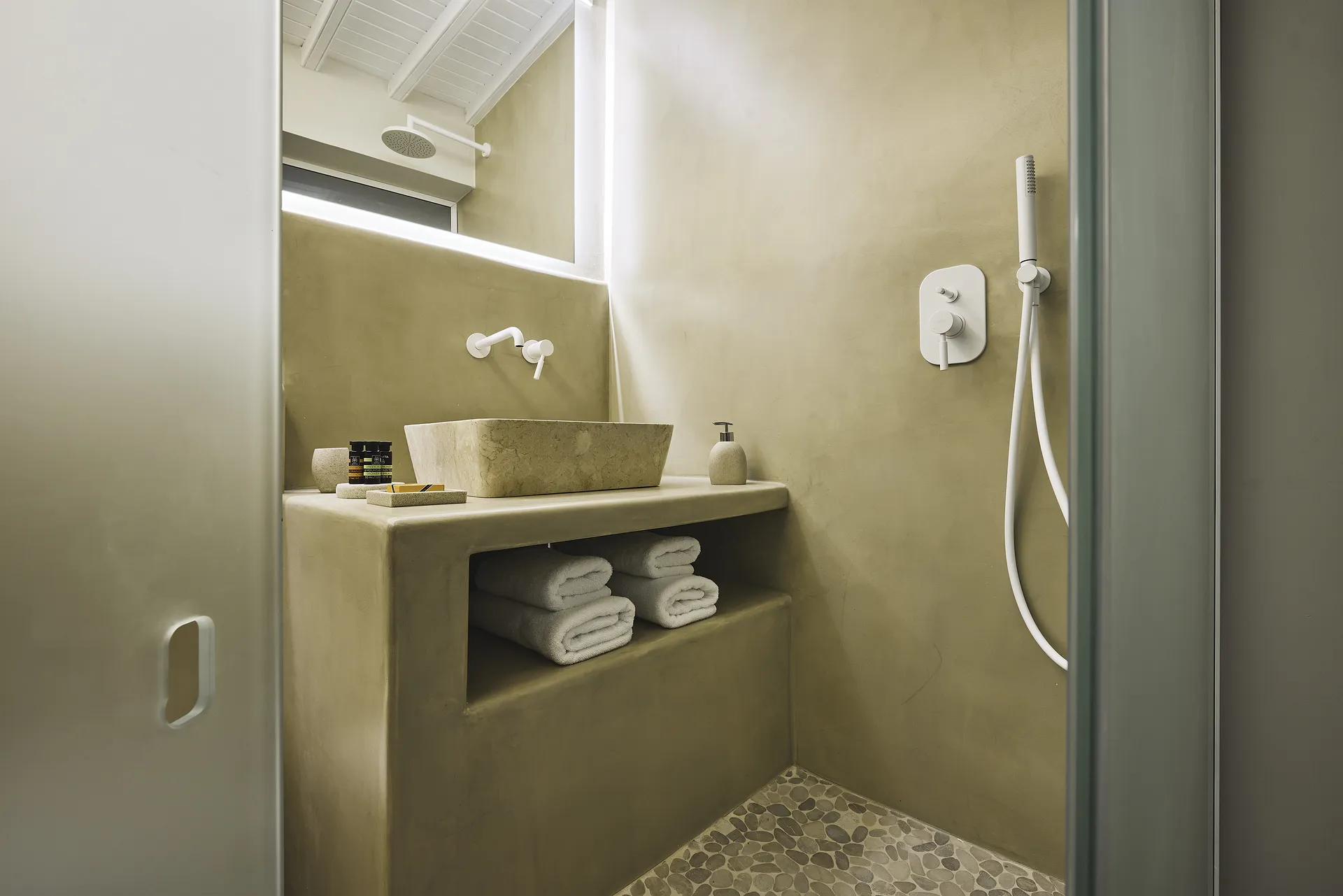 Iris Suite Mykonos Crystal Green Properties 022