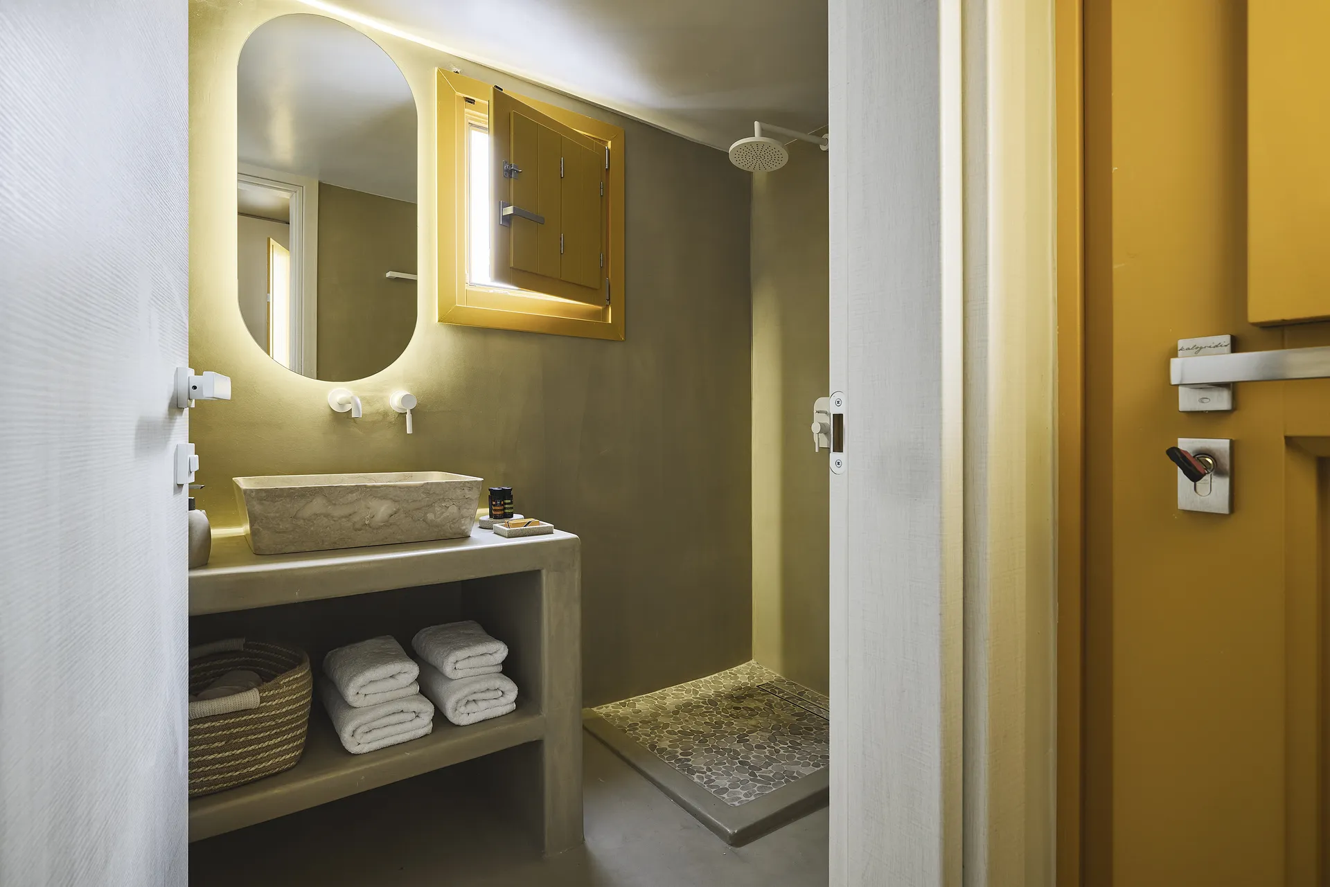 Iris Suite Mykonos Crystal Green Properties 03