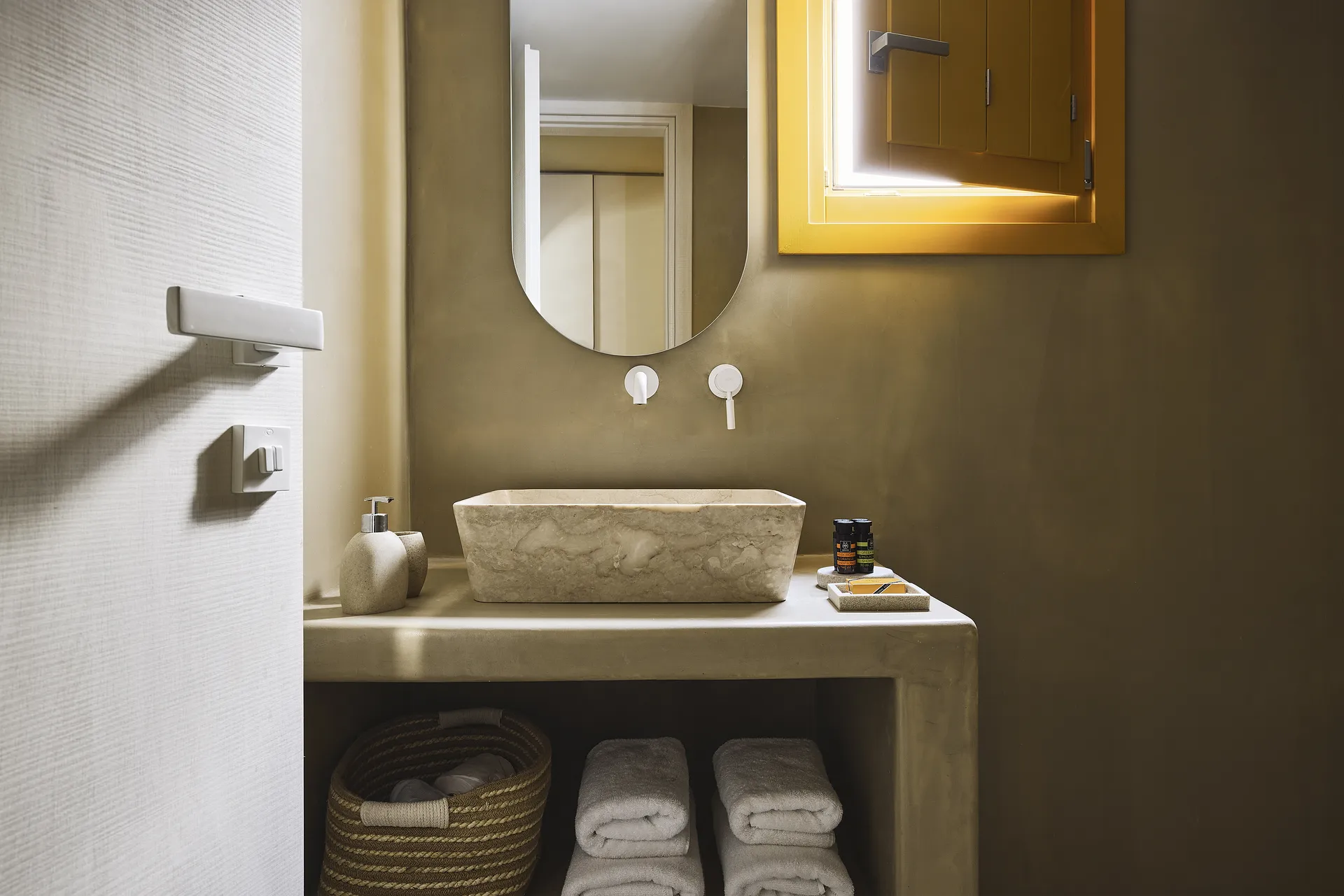 Iris Suite Mykonos Crystal Green Properties 04