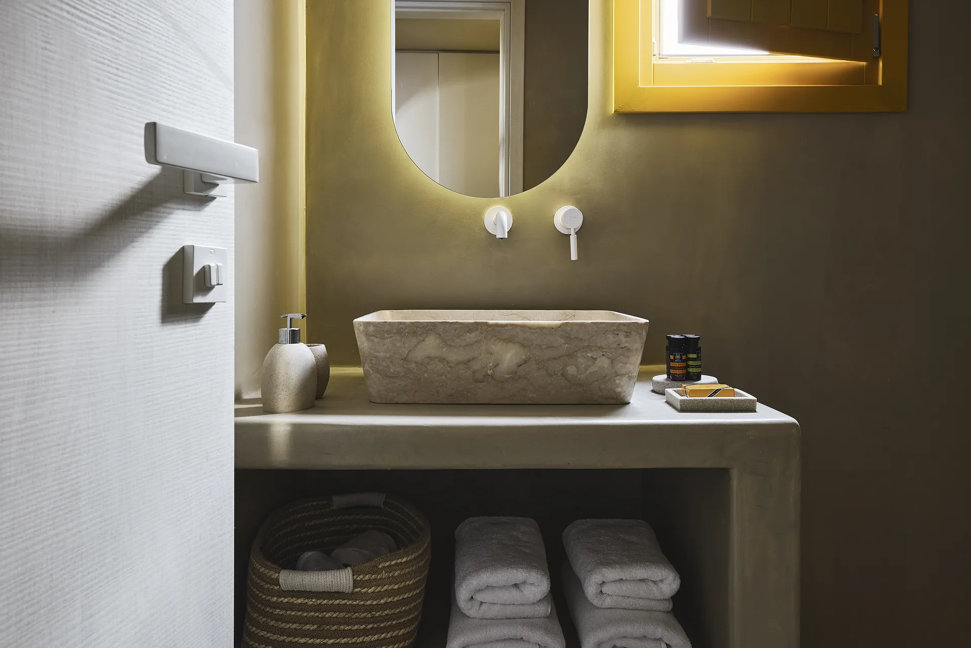Iris Suite Mykonos Crystal Green Properties 06