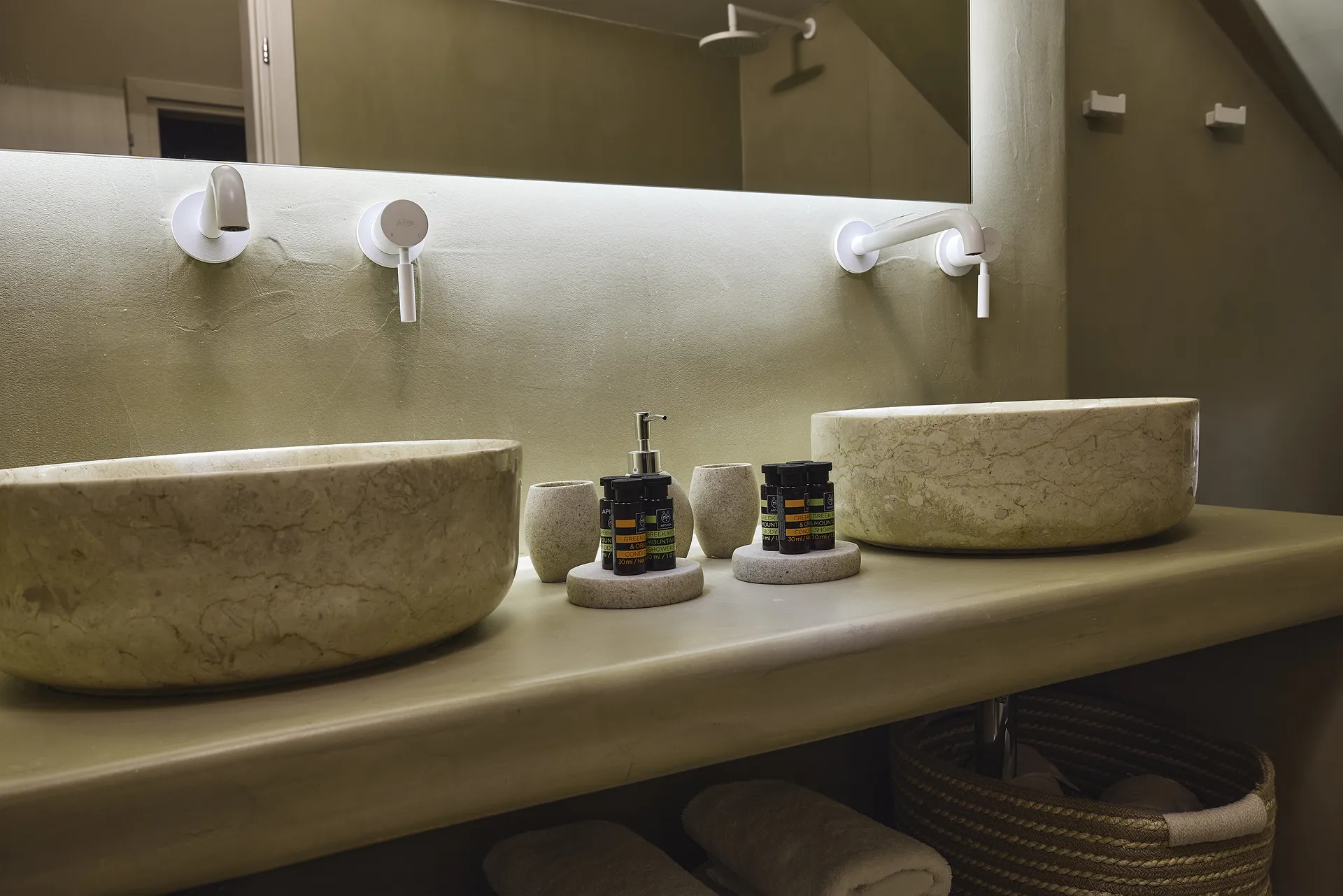 Myron Suite Mykonos Crystal Green Properties 018