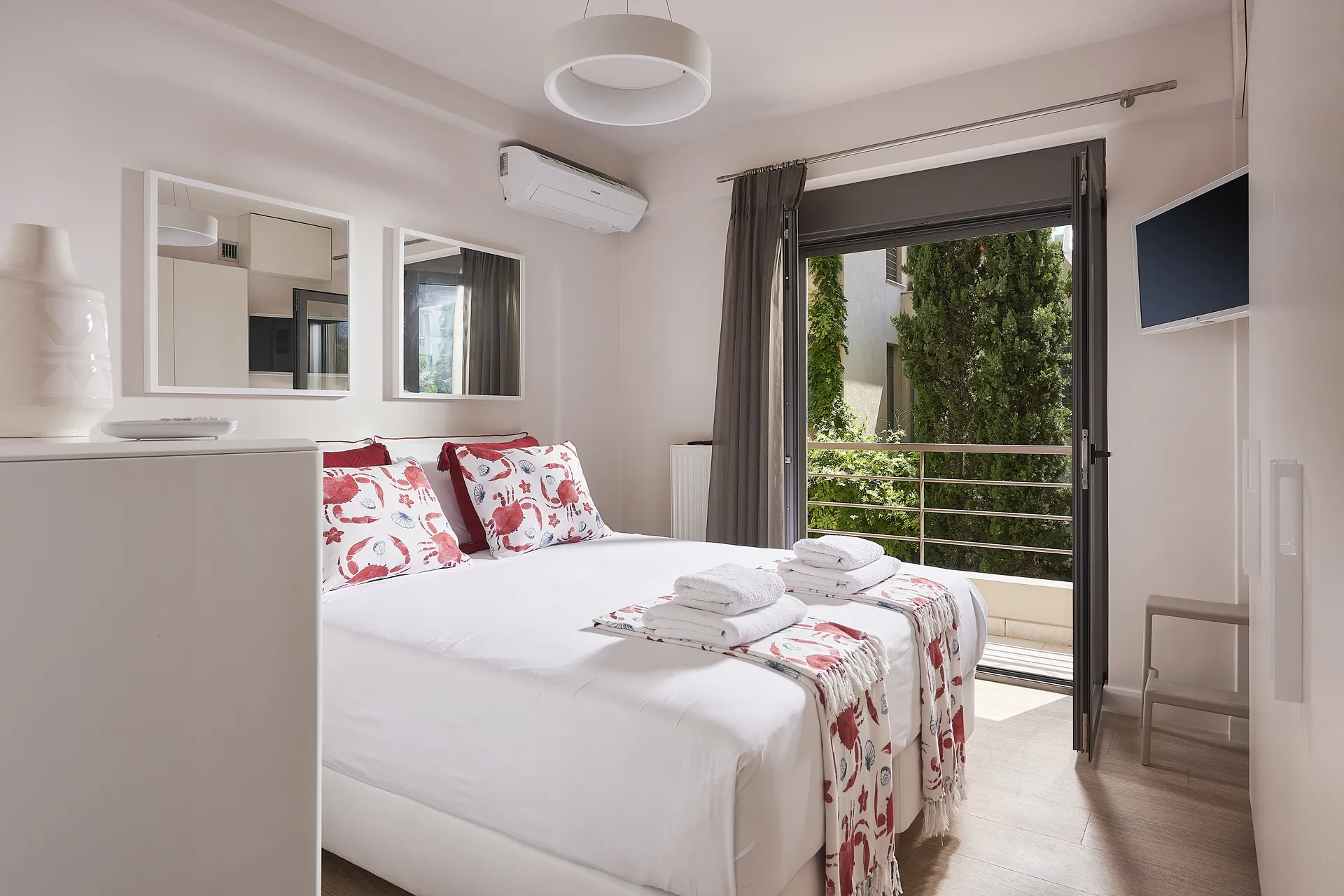 Peppermint Apartment Glyfada Crystal Green Properties 16
