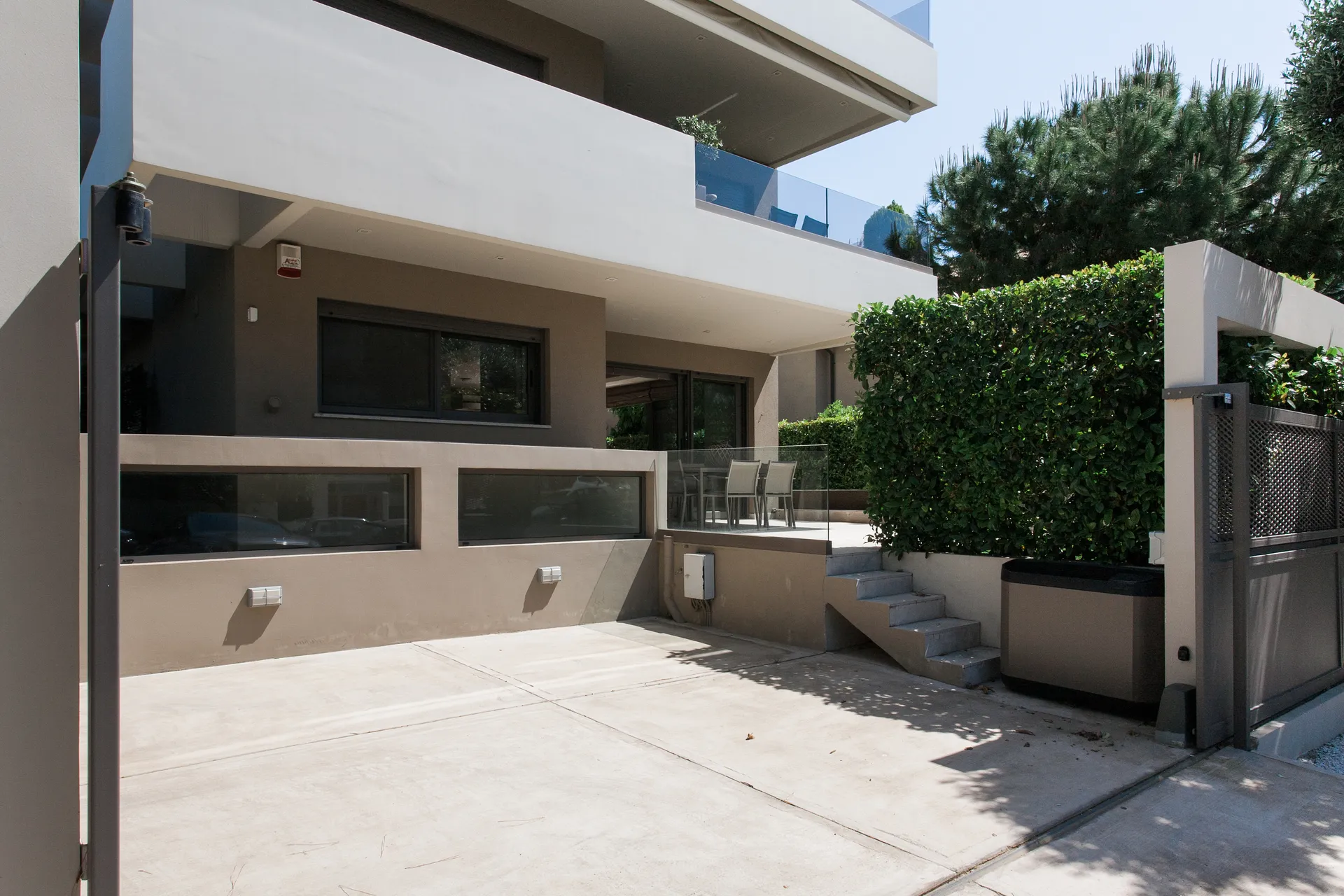 Oregano Suite Glyfada Crystal Green Signature Properties 11