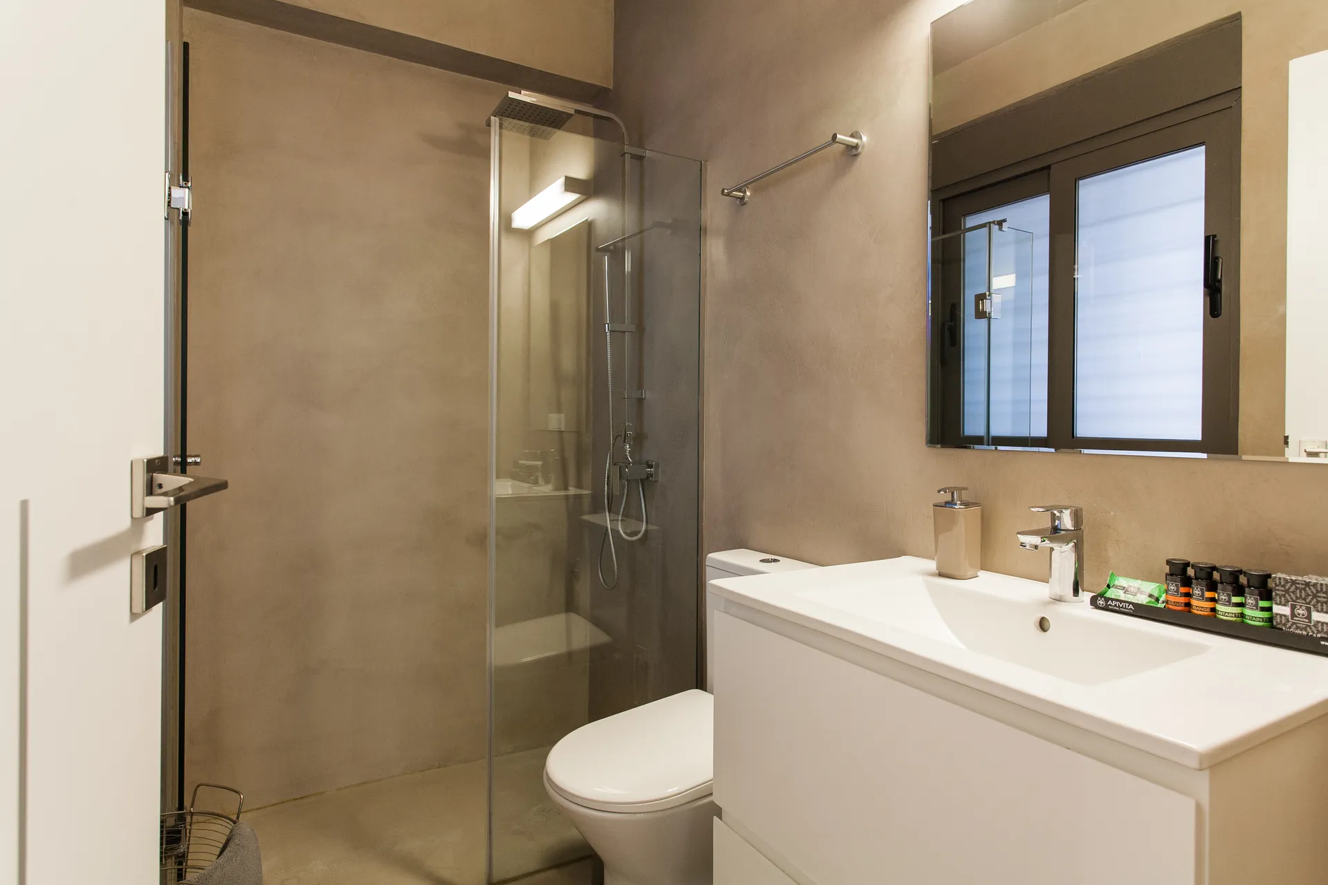 Oregano Suite Glyfada Crystal Green Signature Properties 2