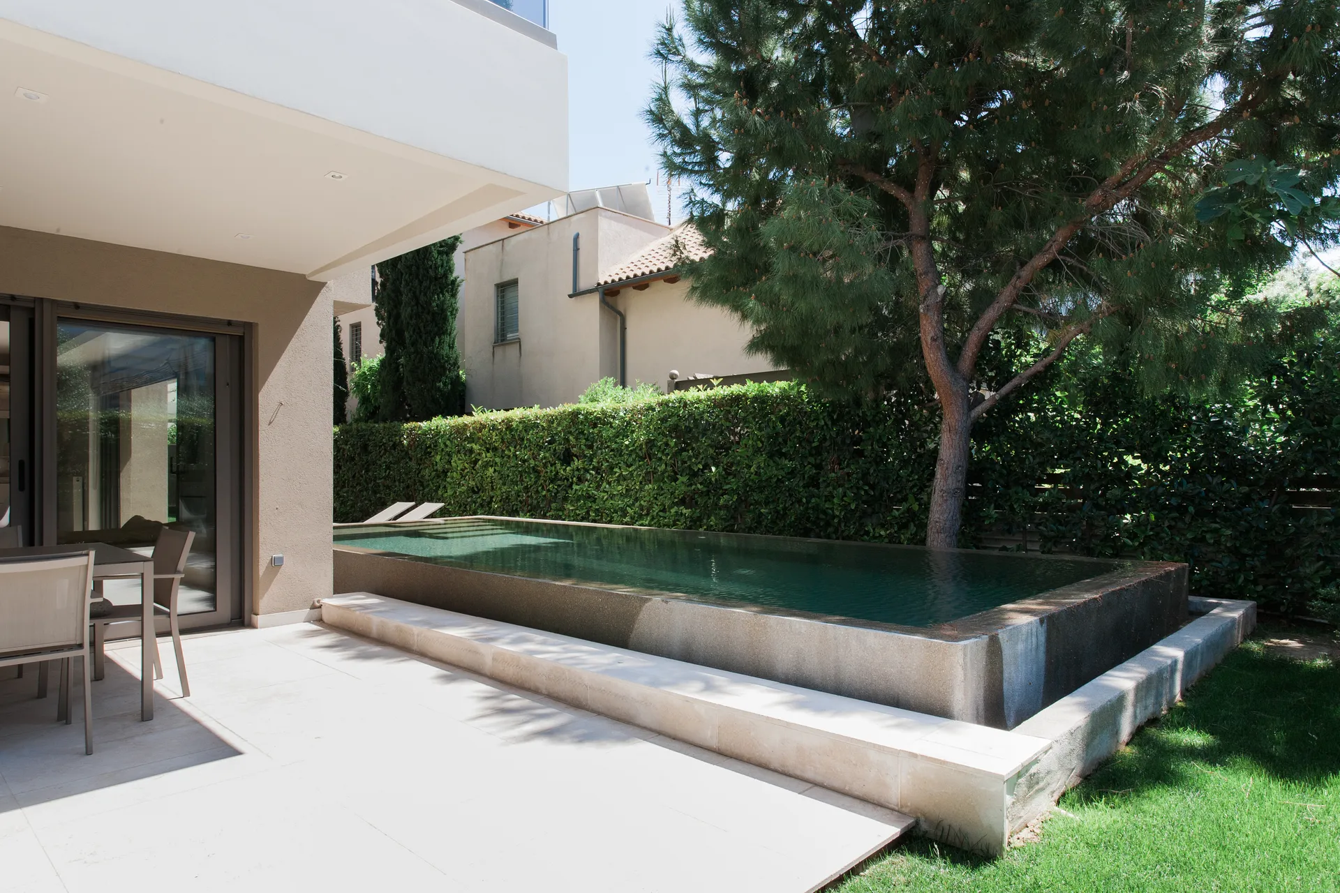 Oregano Suite Glyfada Crystal Green Signature Properties 22