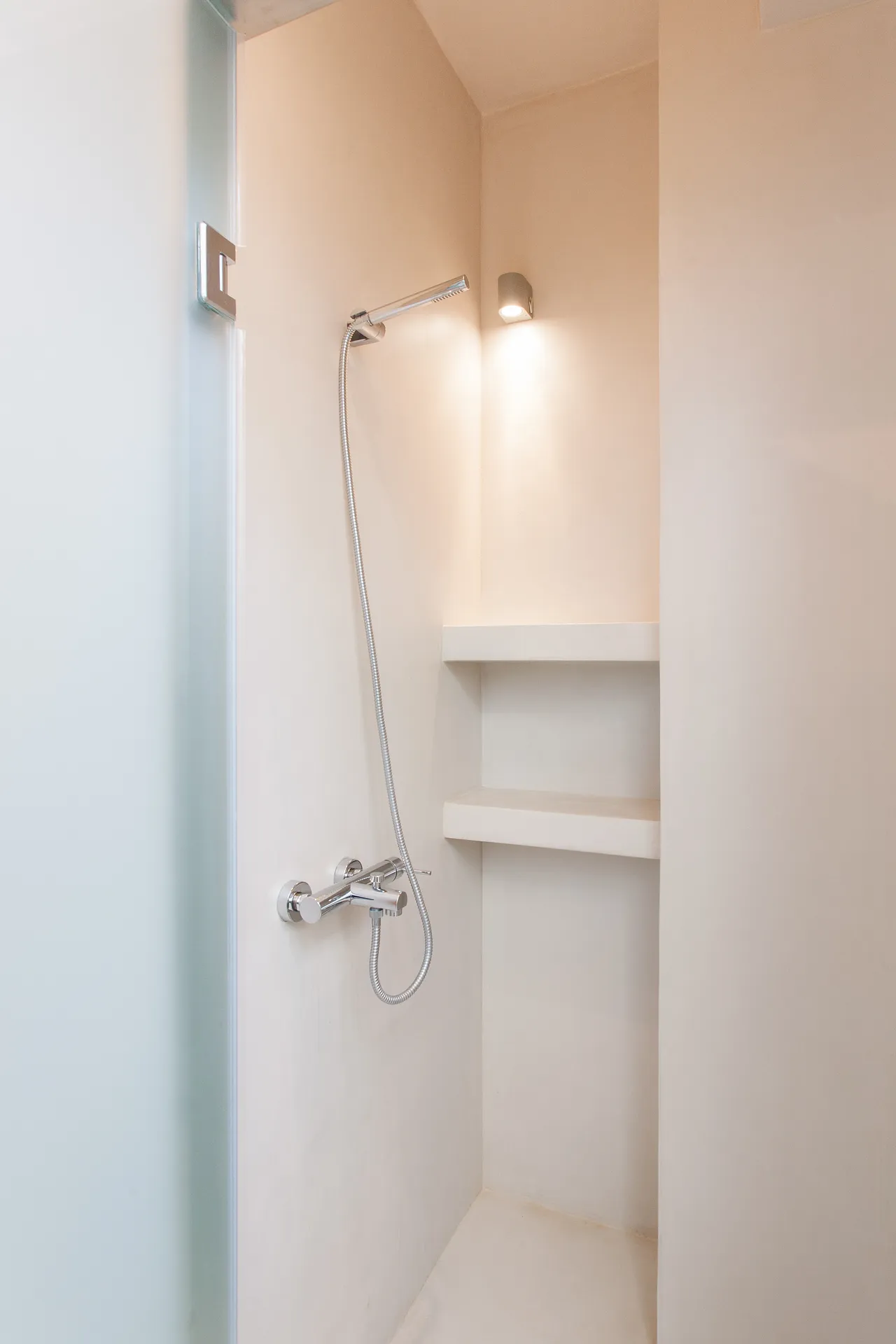 Oregano Suite Glyfada Crystal Green Signature Properties 26