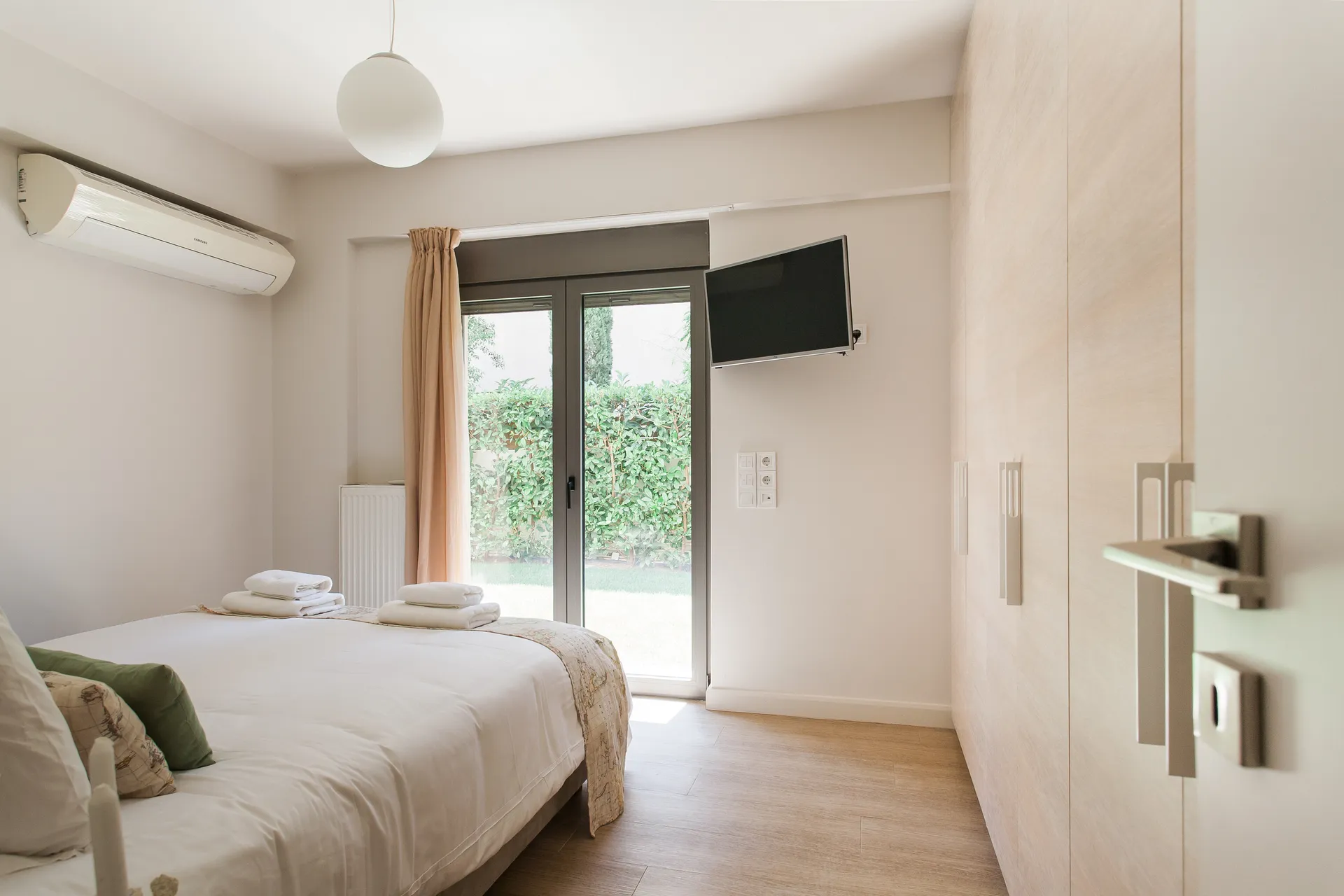 Oregano Suite Glyfada Crystal Green Signature Properties 5