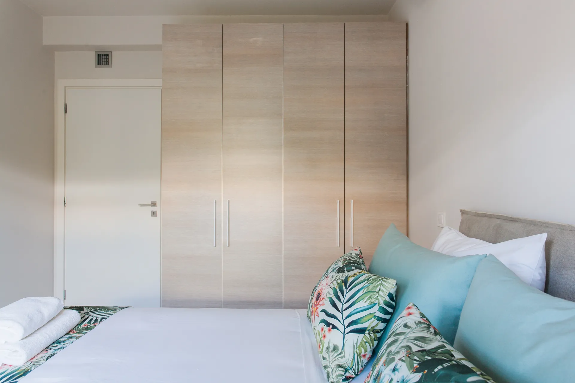 Oregano Suite Glyfada Crystal Green Signature Properties 7